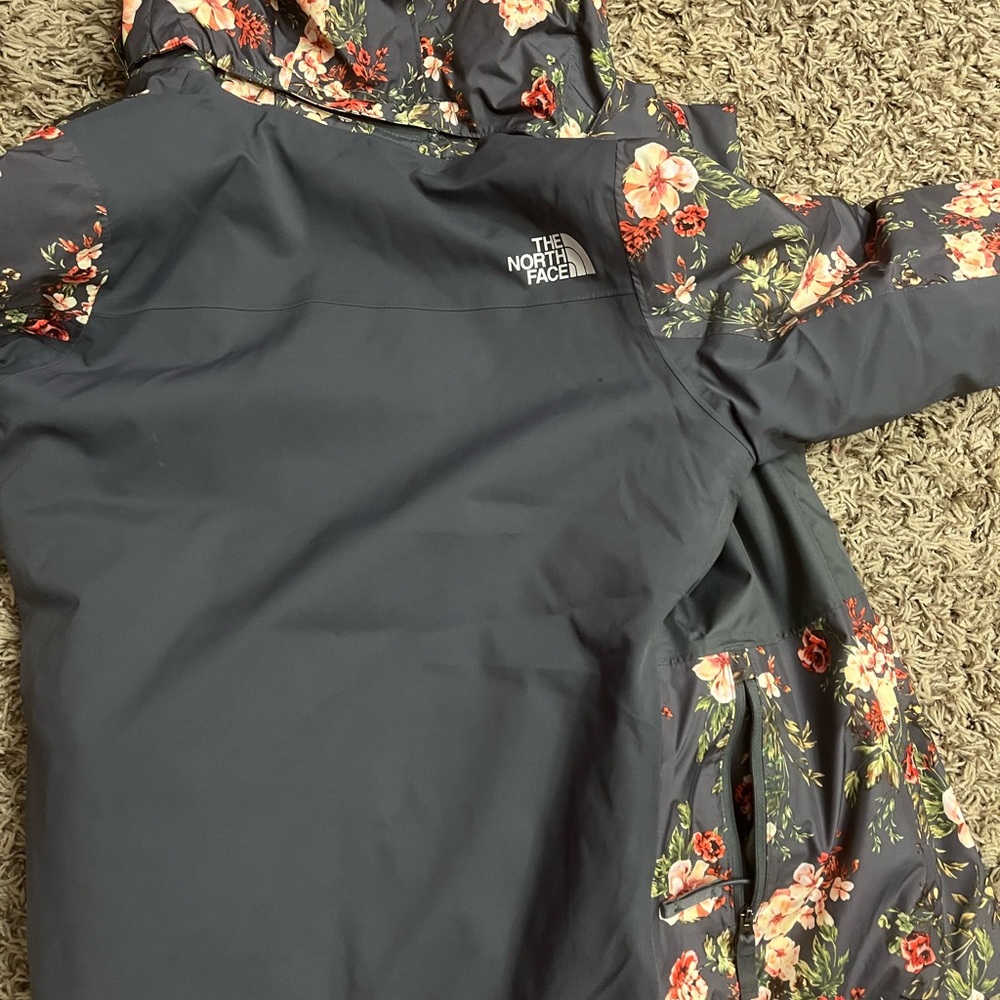 Girls 7/8 north face coat